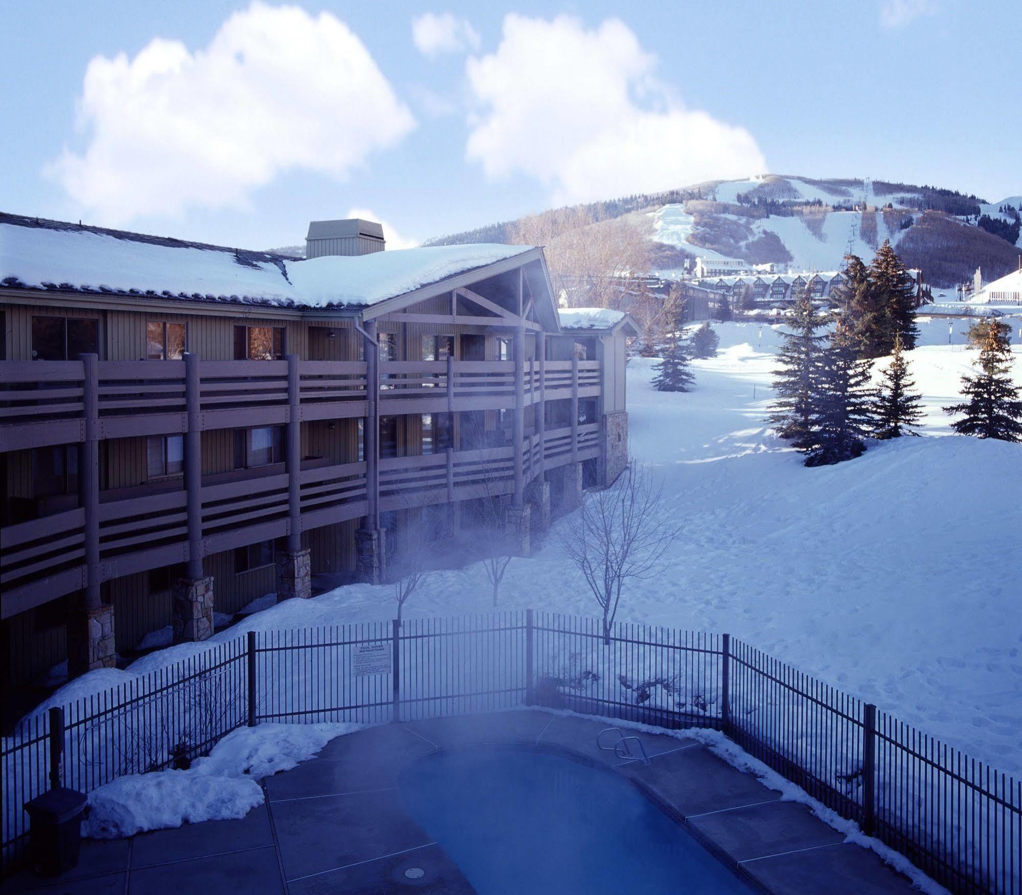All Seasons Condominiums Парк Сити Екстериор снимка