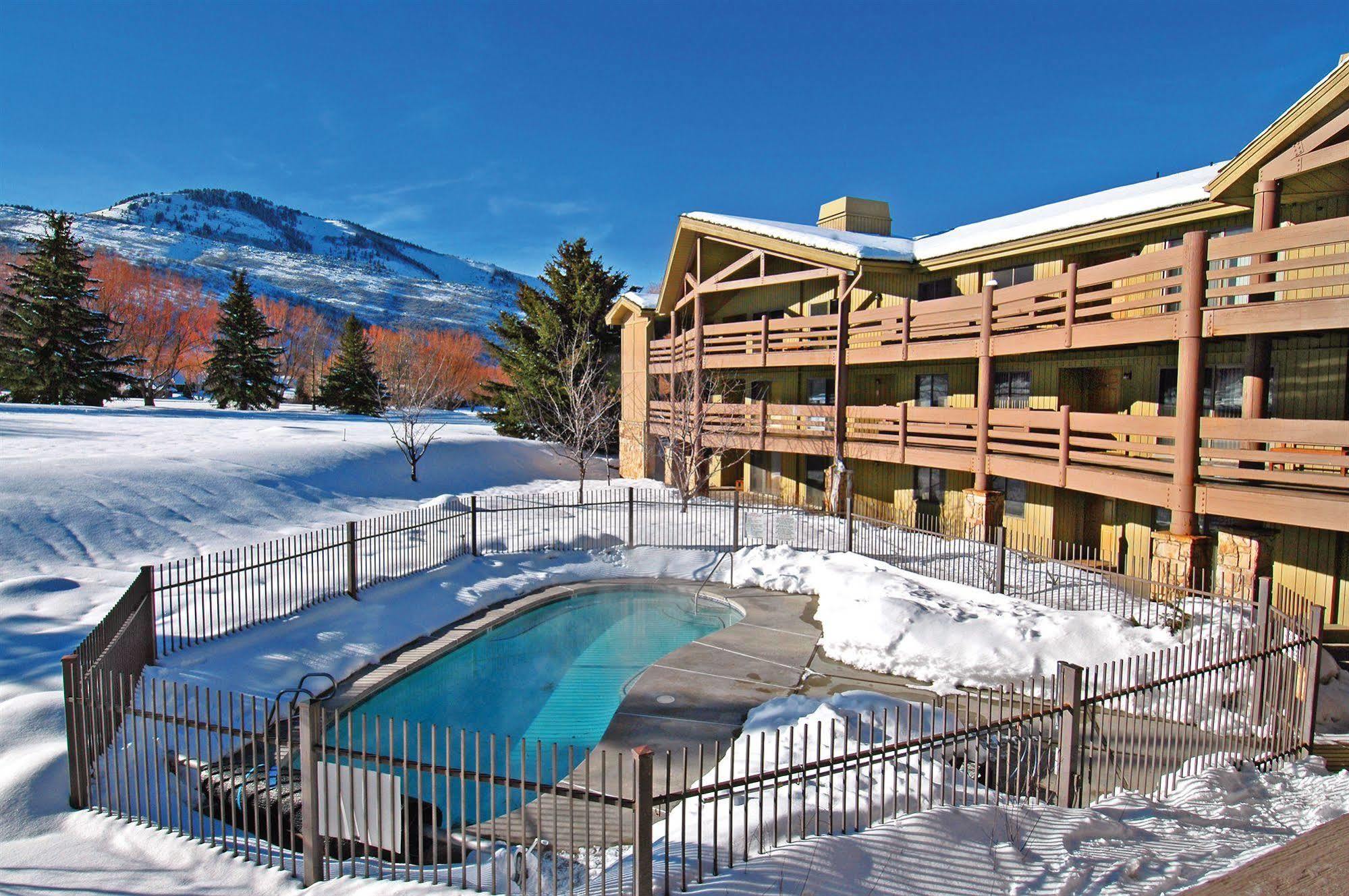 All Seasons Condominiums Парк Сити Екстериор снимка